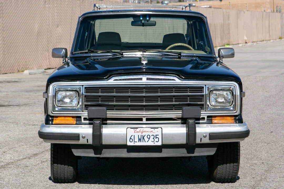 1989 Jeep SJ Grand Wagoneer - Image 2 of 31