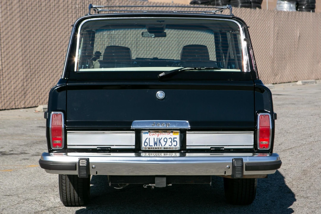 1989 Jeep SJ Grand Wagoneer - Image 5 of 31