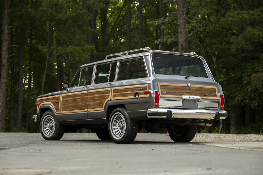 1989 Jeep SJ Grand Wagoneer - Image 9 of 31