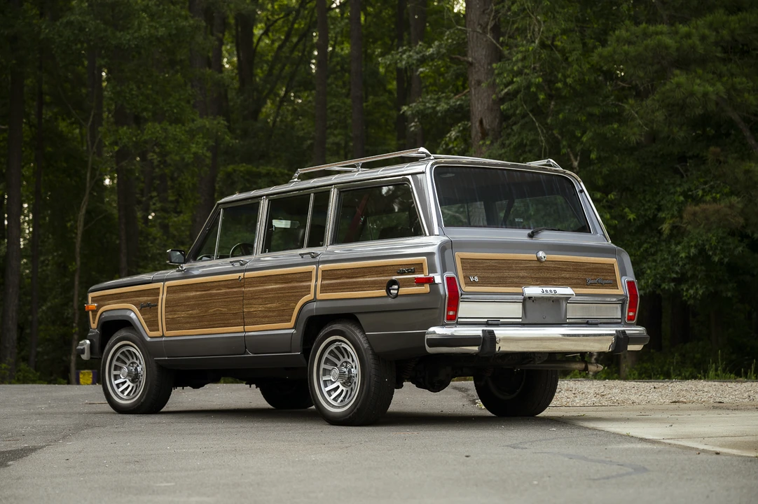 1989 Jeep SJ Grand Wagoneer - Image 8 of 31