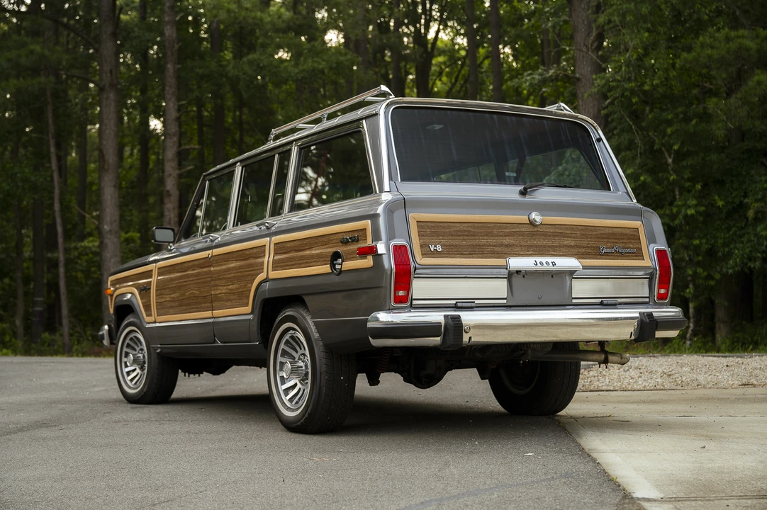 1989 Jeep SJ Grand Wagoneer - Image 10 of 31