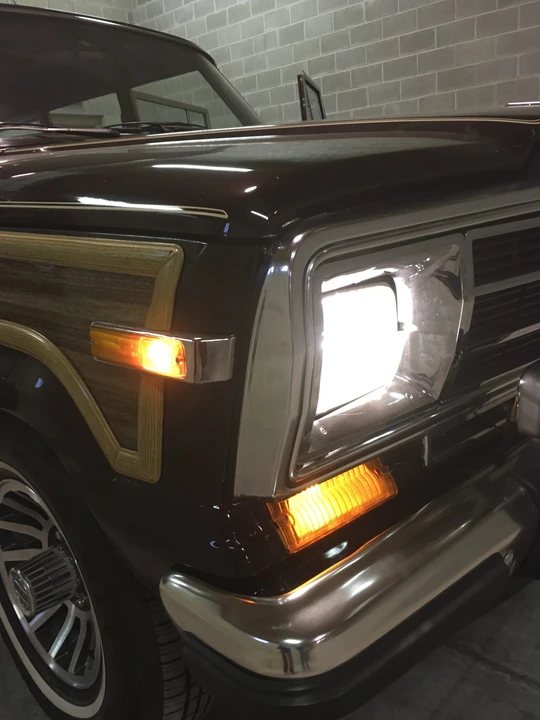 1989 Jeep SJ Grand Wagoneer - Image 15 of 31