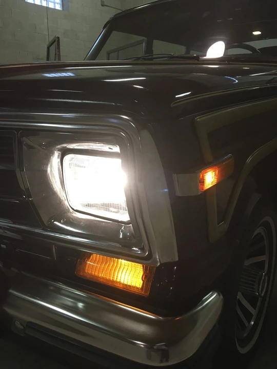 1989 Jeep SJ Grand Wagoneer - Image 16 of 31
