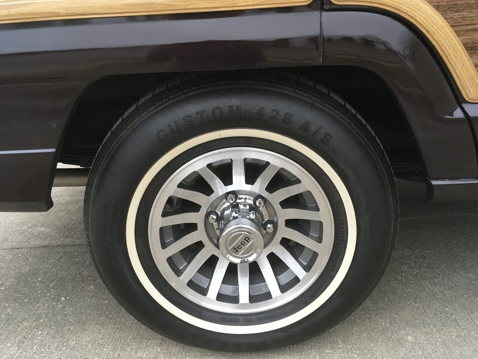 1989 Jeep SJ Grand Wagoneer - Image 25 of 31