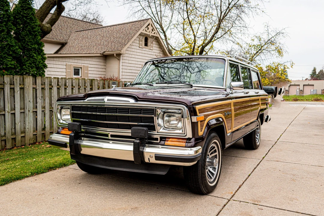 1989 Jeep SJ Grand Wagoneer - Image 2 of 31