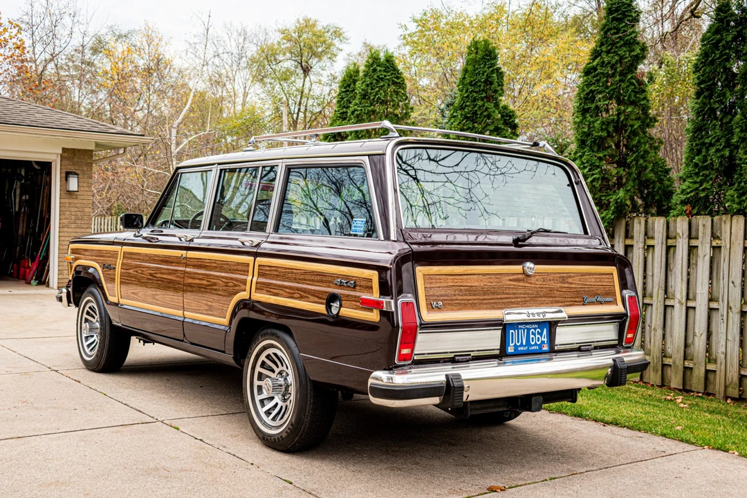 1989 Jeep SJ Grand Wagoneer - Image 4 of 31