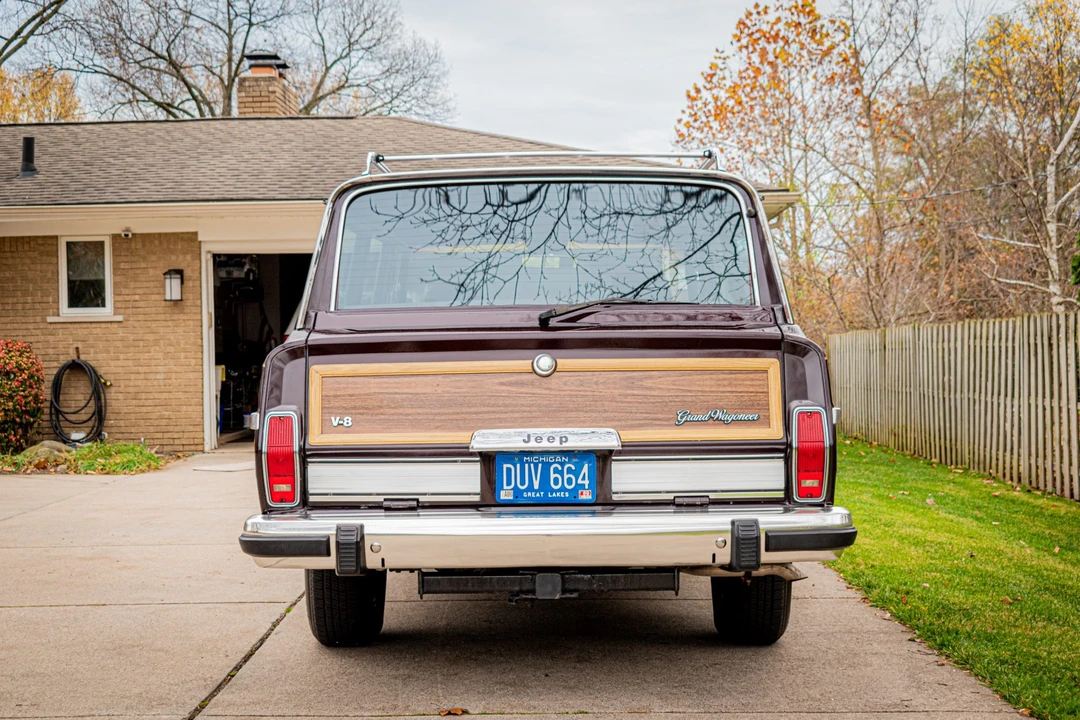 1989 Jeep SJ Grand Wagoneer - Image 5 of 31