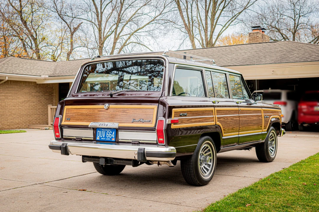 1989 Jeep SJ Grand Wagoneer - Image 6 of 31