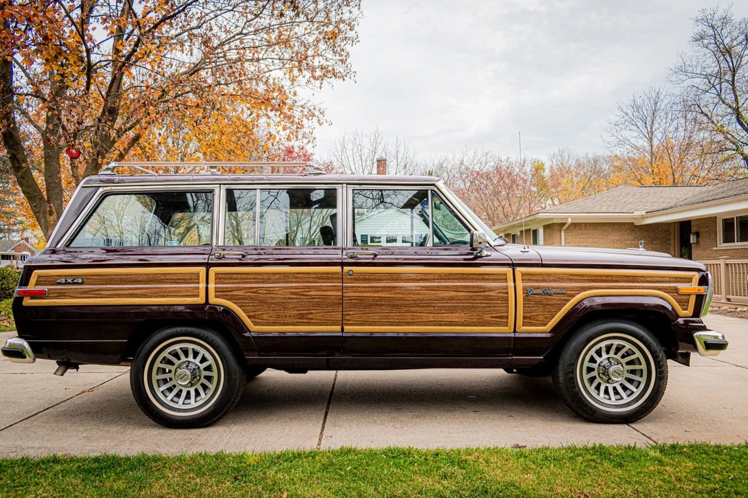 1989 Jeep SJ Grand Wagoneer - Image 7 of 31