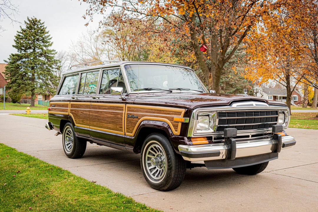 1989 Jeep SJ Grand Wagoneer - Image 8 of 31