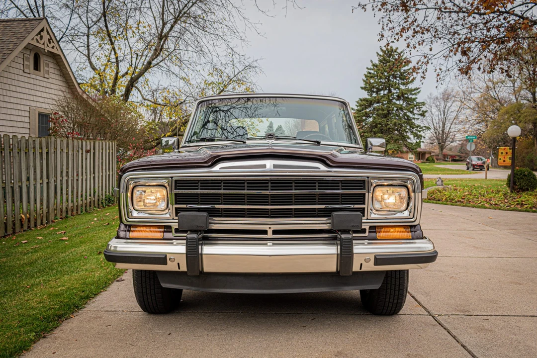 1989 Jeep SJ Grand Wagoneer - Image 9 of 31