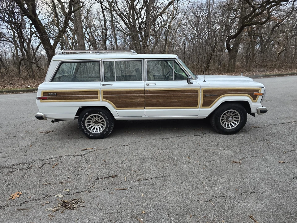 1989 Jeep SJ Grand Wagoneer - Image 10 of 31
