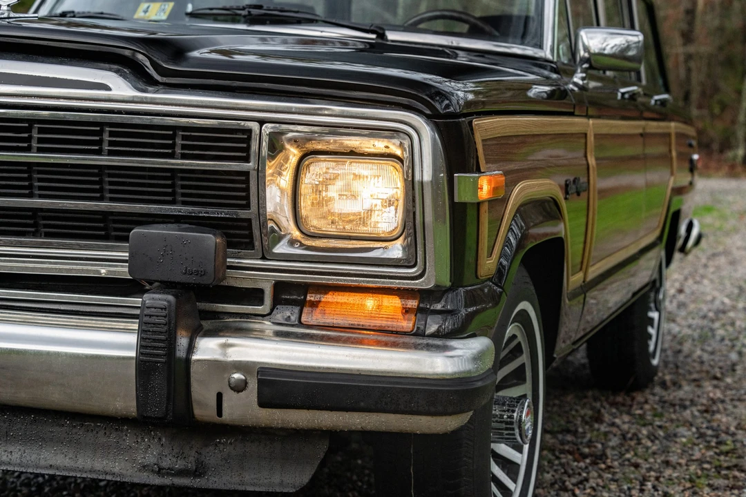 1989 Jeep SJ Grand Wagoneer - Image 19 of 31