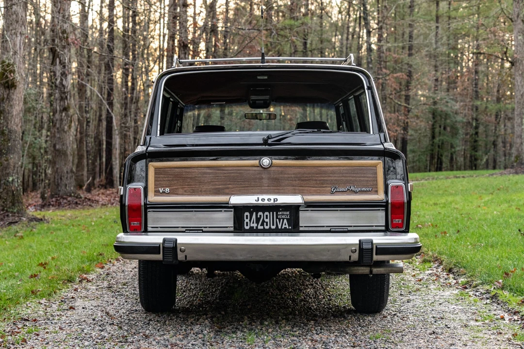 1989 Jeep SJ Grand Wagoneer - Image 5 of 31