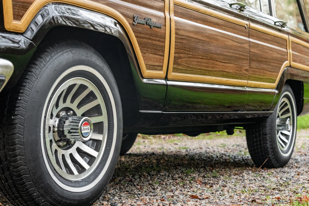 1989 Jeep SJ Grand Wagoneer - Image 14 of 31