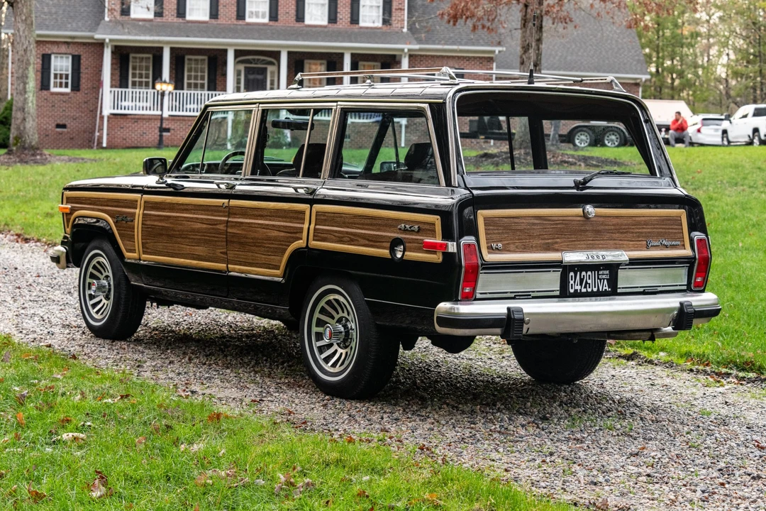 1989 Jeep SJ Grand Wagoneer - Image 4 of 31