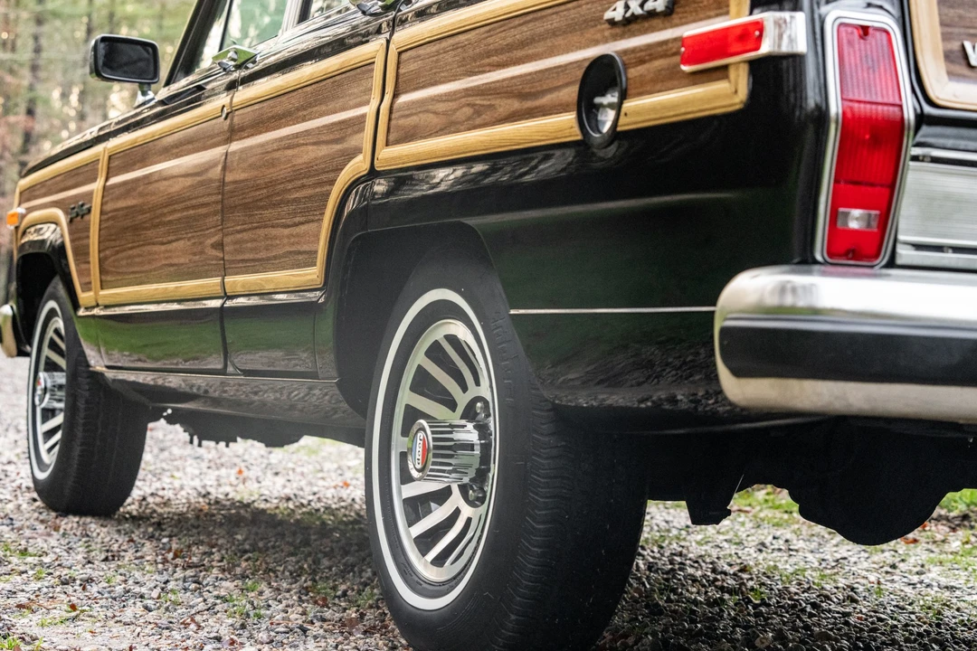 1989 Jeep SJ Grand Wagoneer - Image 13 of 31