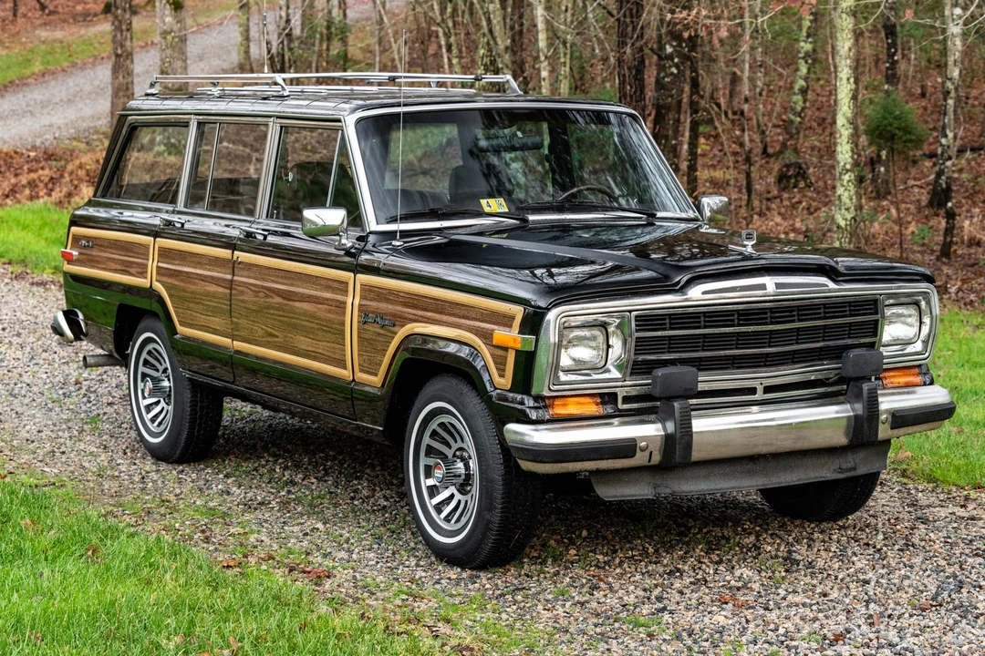 1989 Jeep SJ Grand Wagoneer - Image 8 of 31
