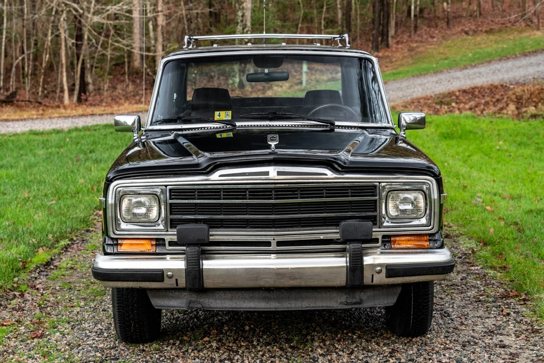 1989 Jeep SJ Grand Wagoneer - Image 9 of 31