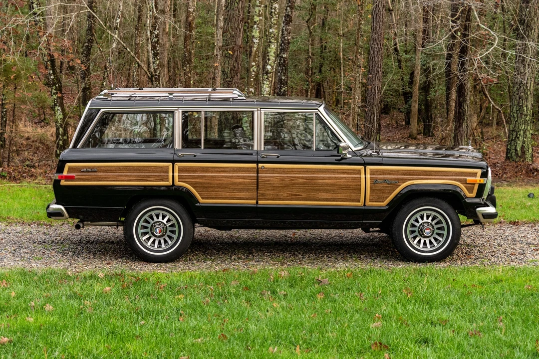 1989 Jeep SJ Grand Wagoneer - Image 7 of 31
