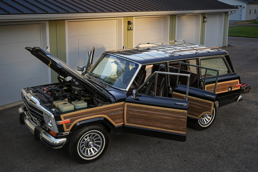 1989 Jeep SJ Grand Wagoneer - Image 23 of 31