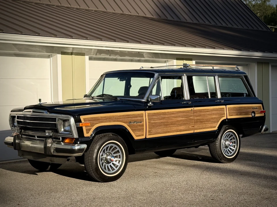 1989 Jeep SJ Grand Wagoneer - Image 3 of 31