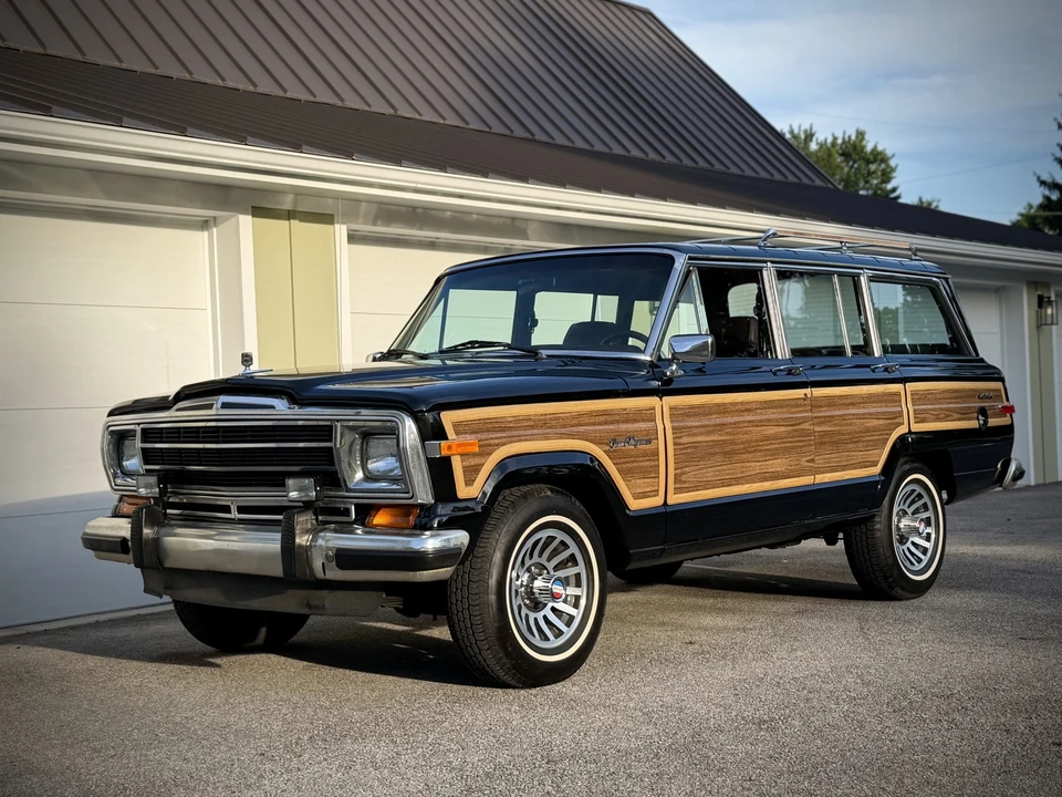 1989 Jeep SJ Grand Wagoneer - Image 2 of 31