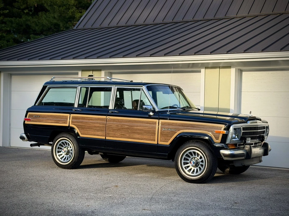 1989 Jeep SJ Grand Wagoneer - Image 15 of 31