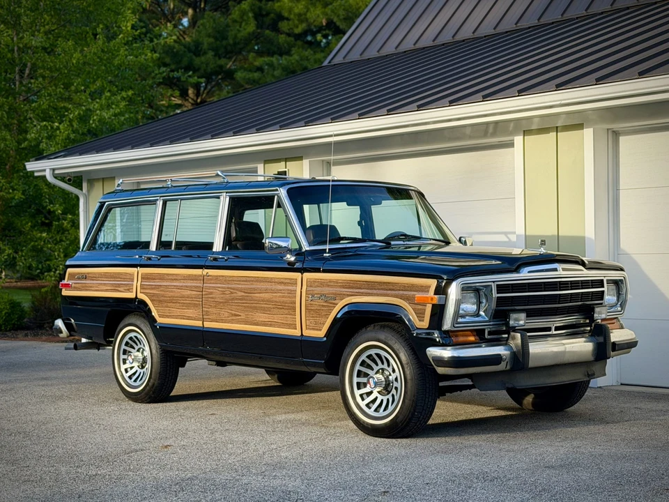 1989 Jeep SJ Grand Wagoneer - Image 16 of 31