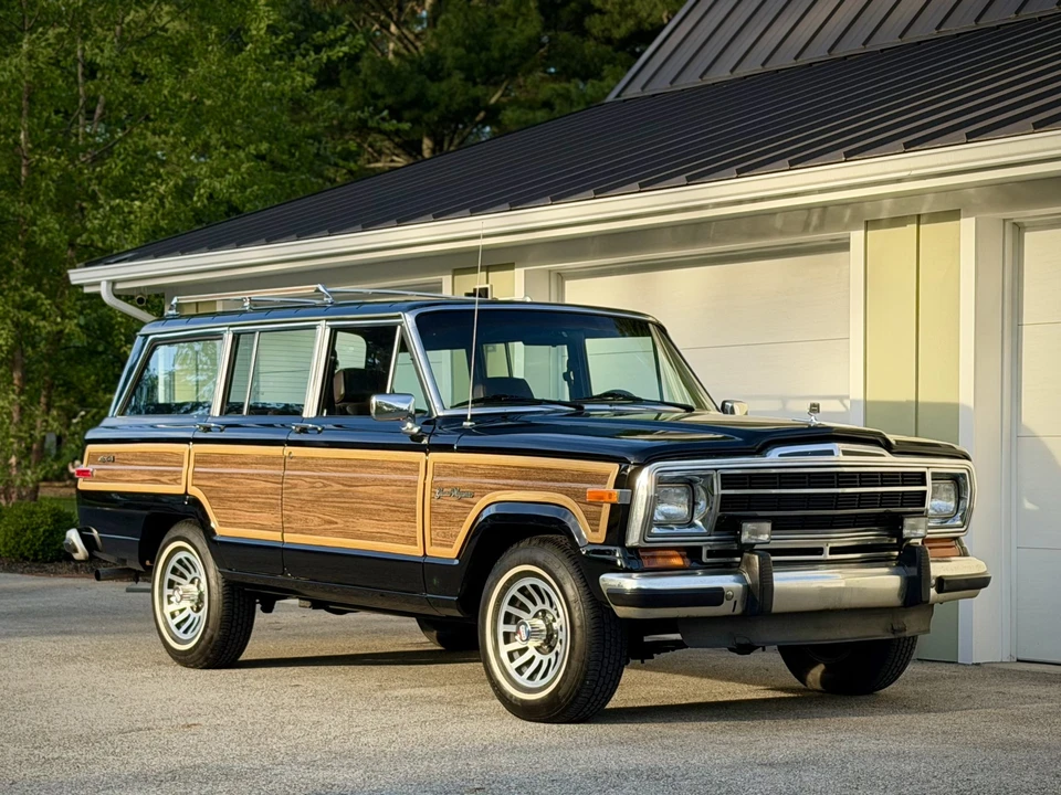 1989 Jeep SJ Grand Wagoneer - Image 17 of 31