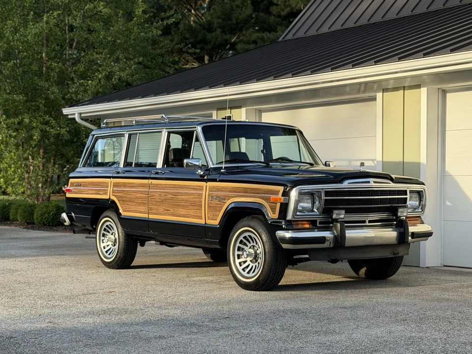 1989 Jeep SJ Grand Wagoneer - Image 18 of 31