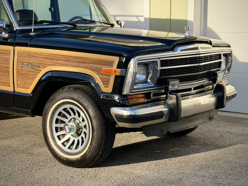 1989 Jeep SJ Grand Wagoneer - Image 20 of 31
