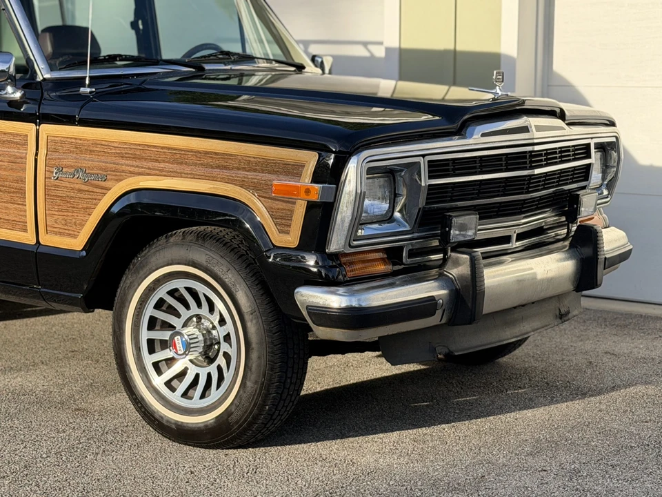 1989 Jeep SJ Grand Wagoneer - Image 21 of 31