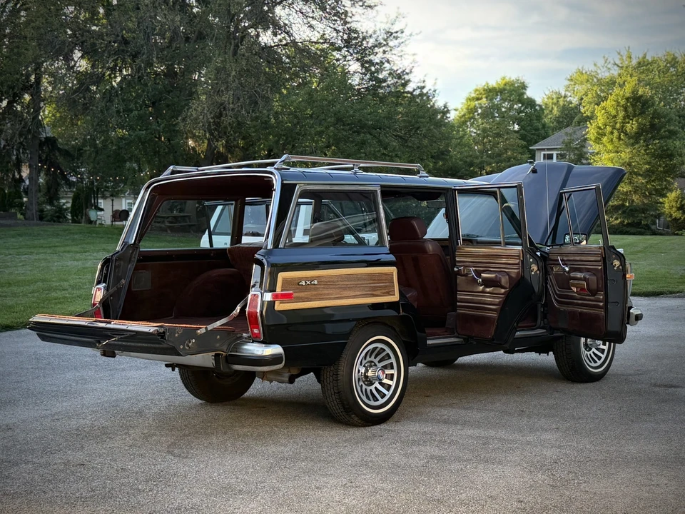 1989 Jeep SJ Grand Wagoneer - Image 25 of 31
