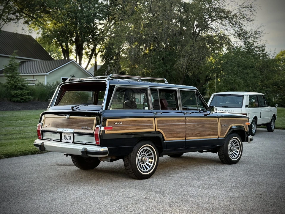 1989 Jeep SJ Grand Wagoneer - Image 11 of 31