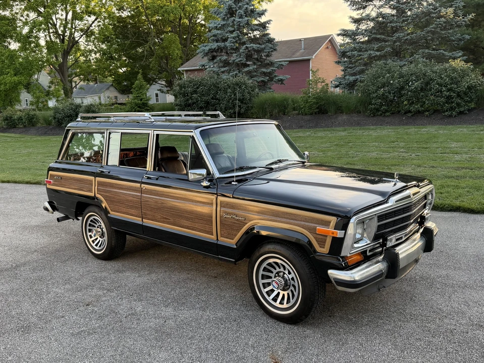 1989 Jeep SJ Grand Wagoneer - Image 19 of 31