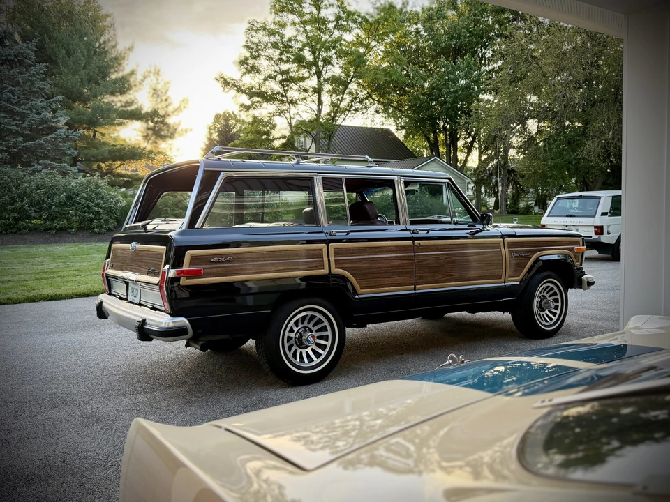 1989 Jeep SJ Grand Wagoneer - Image 12 of 31
