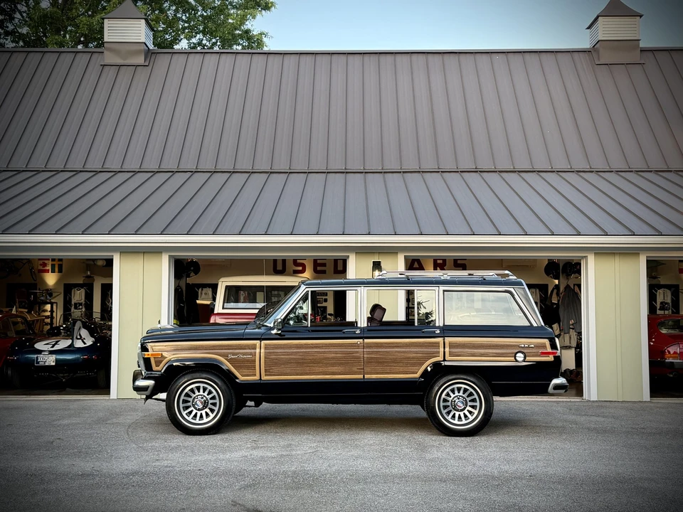 1989 Jeep SJ Grand Wagoneer - Image 6 of 31