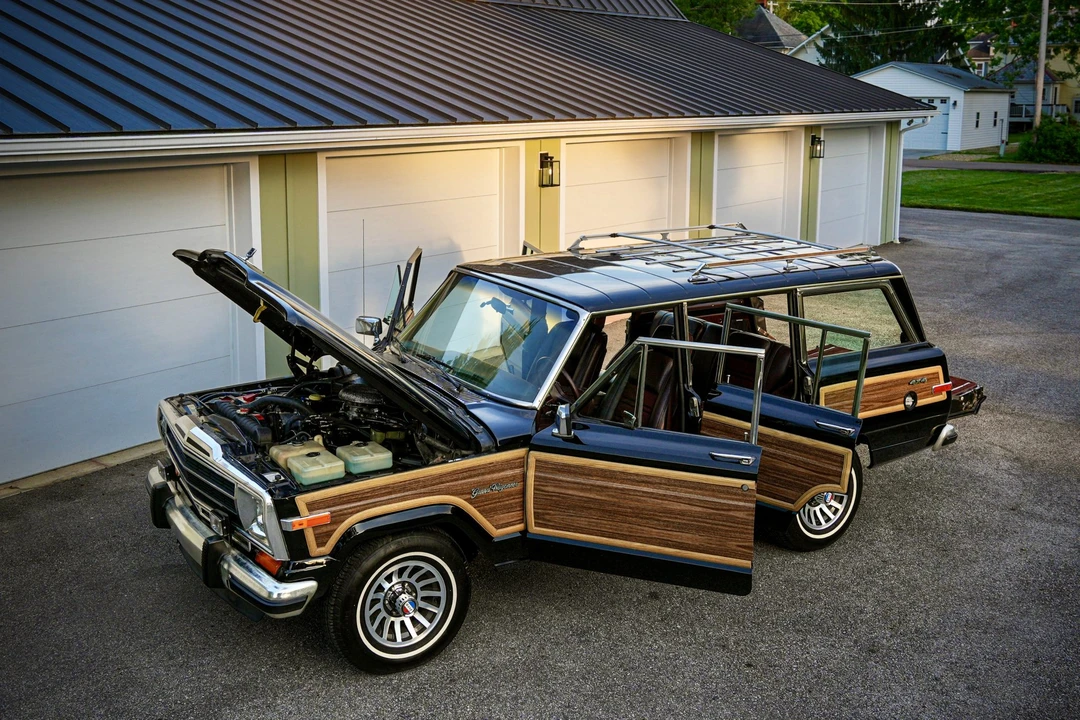 1989 Jeep SJ Grand Wagoneer - Image 22 of 31