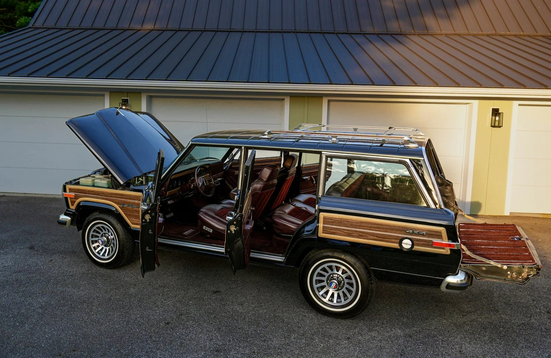 1989 Jeep SJ Grand Wagoneer - Image 24 of 31