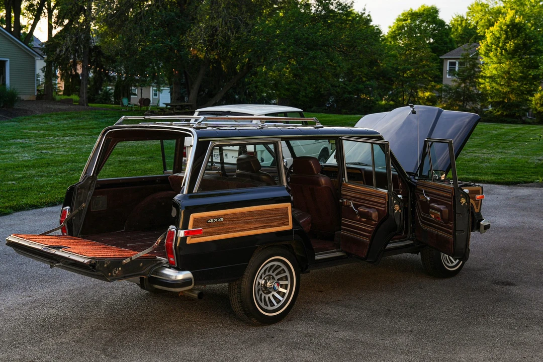 1989 Jeep SJ Grand Wagoneer - Image 26 of 31