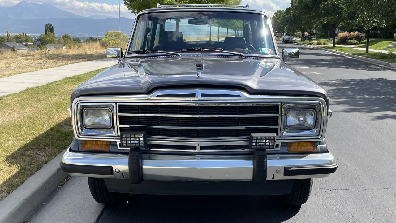 1989 Jeep SJ Grand Wagoneer - Image 21 of 31
