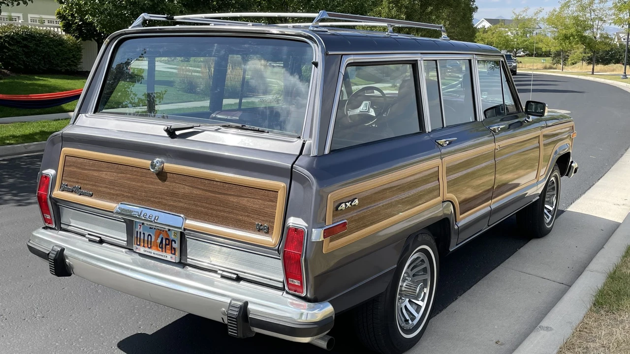 1989 Jeep SJ Grand Wagoneer - Image 18 of 31