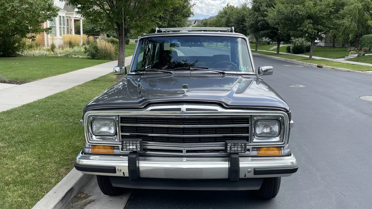 1989 Jeep SJ Grand Wagoneer - Image 11 of 31