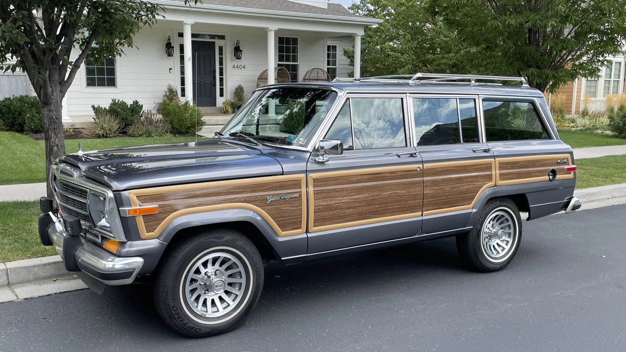 1989 Jeep SJ Grand Wagoneer - Image 3 of 31