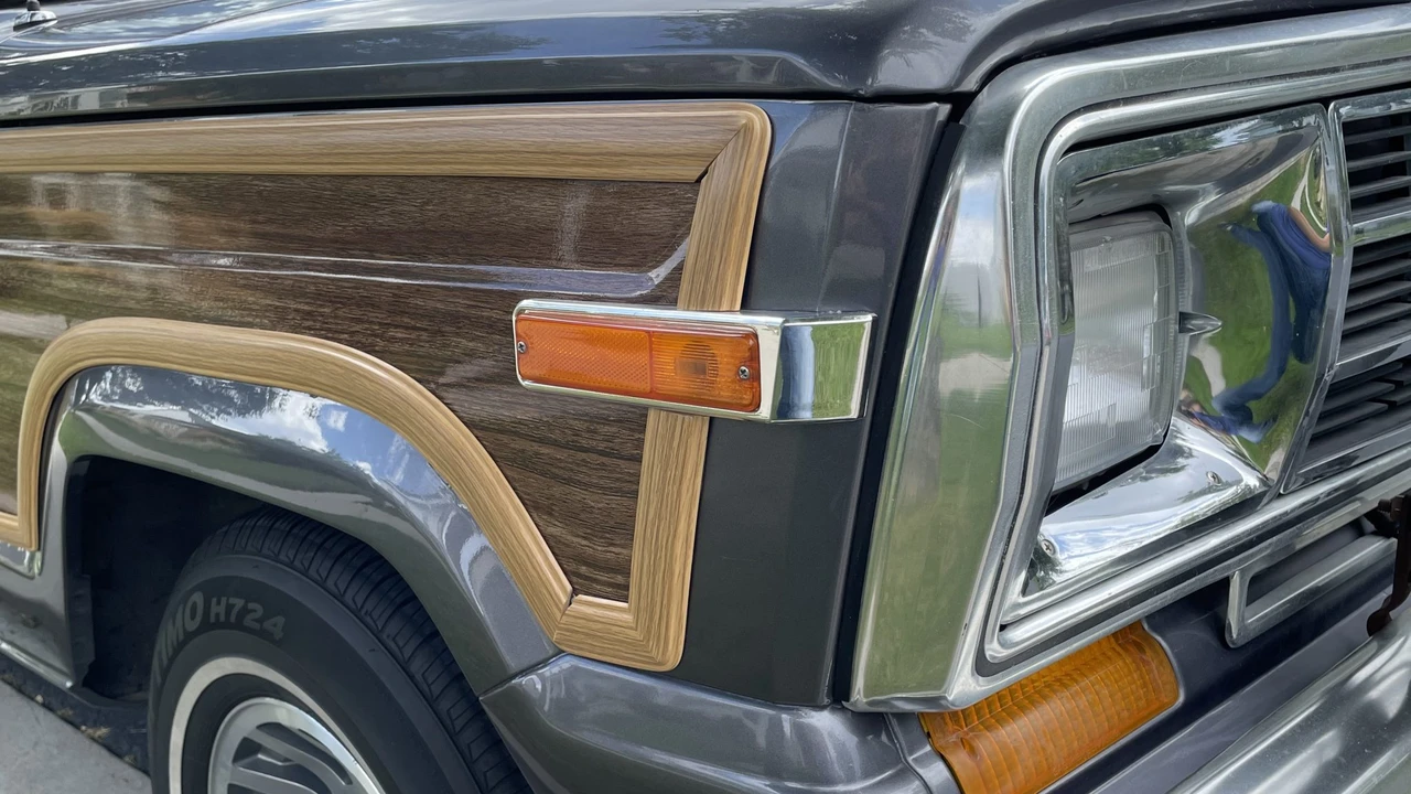 1989 Jeep SJ Grand Wagoneer - Image 22 of 31