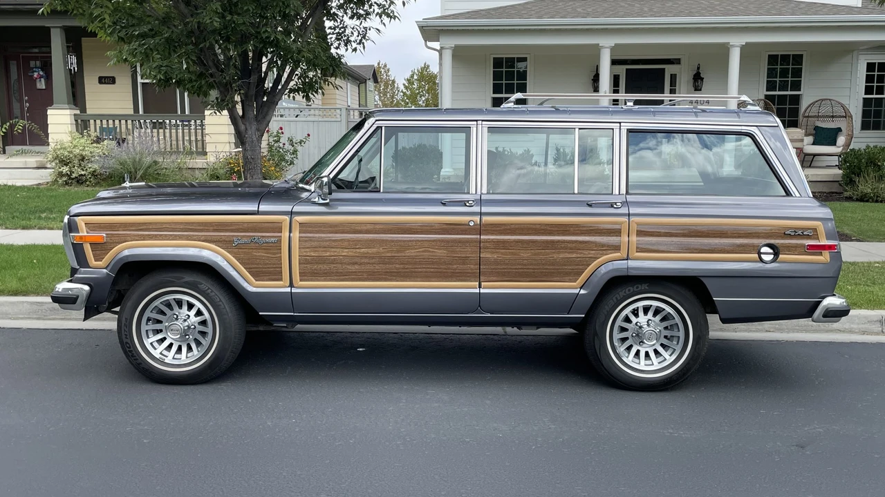 1989 Jeep SJ Grand Wagoneer - Image 4 of 31
