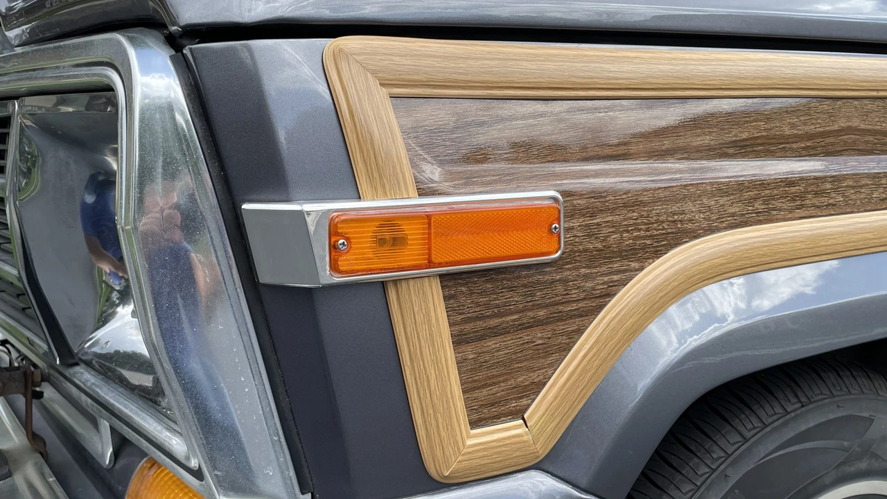 1989 Jeep SJ Grand Wagoneer - Image 27 of 31