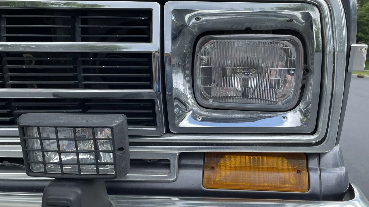 1989 Jeep SJ Grand Wagoneer - Image 26 of 31