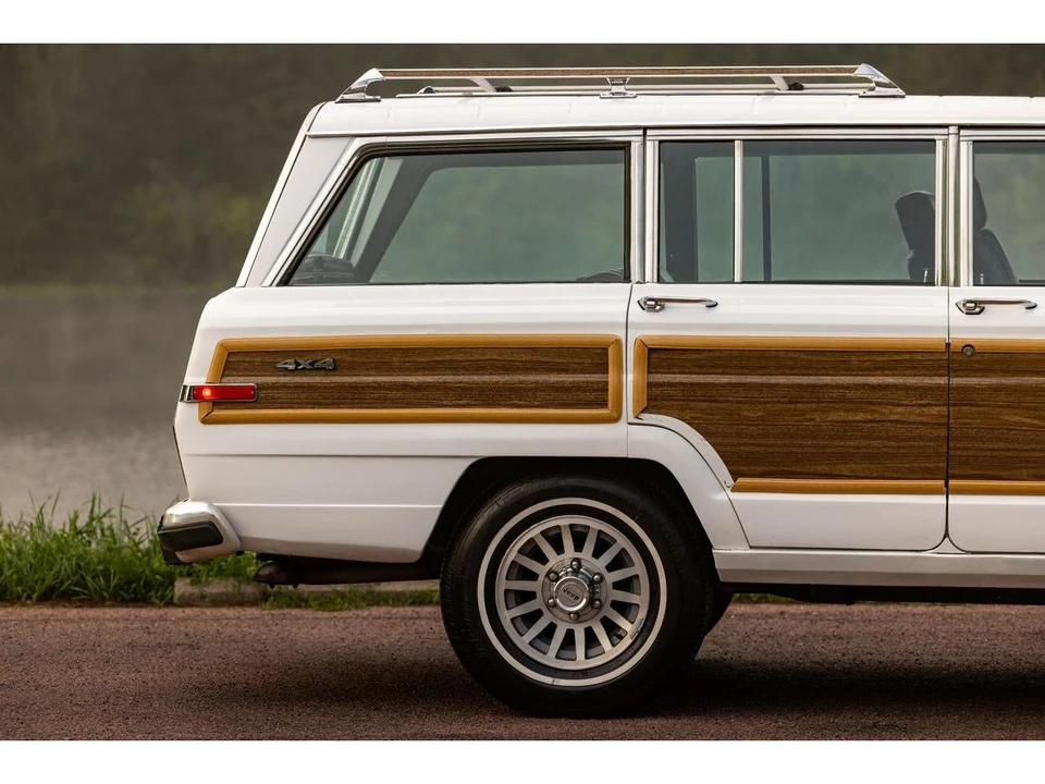 1989 Jeep SJ Grand Wagoneer - Image 6 of 31